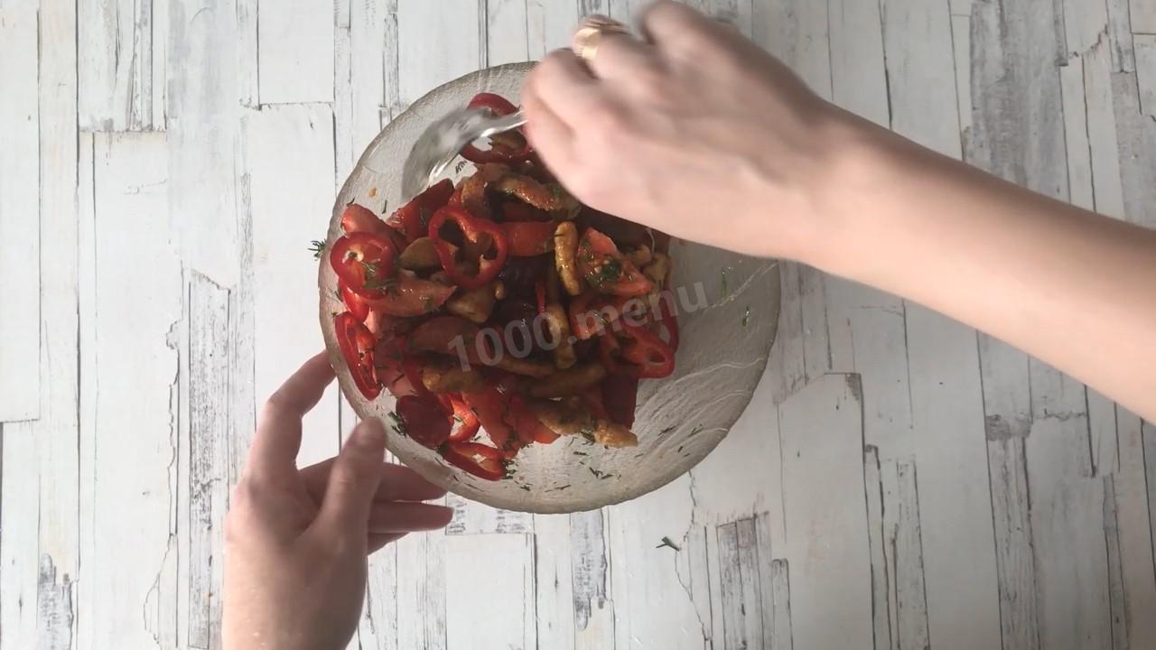 Шаг 9 приготовления Салат из жареной индейки с фруктами
