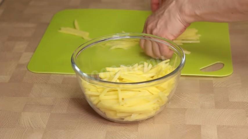 Шаг 1 приготовления Корейский картофельный салат Камди ча