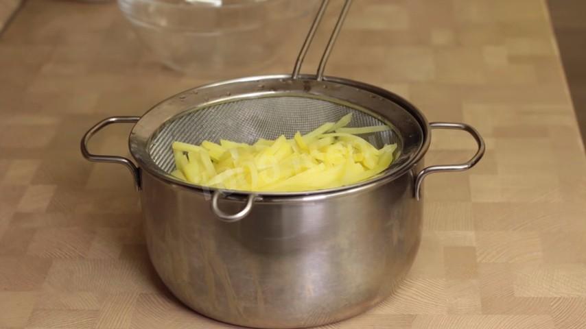 Шаг 5 приготовления Корейский картофельный салат Камди ча