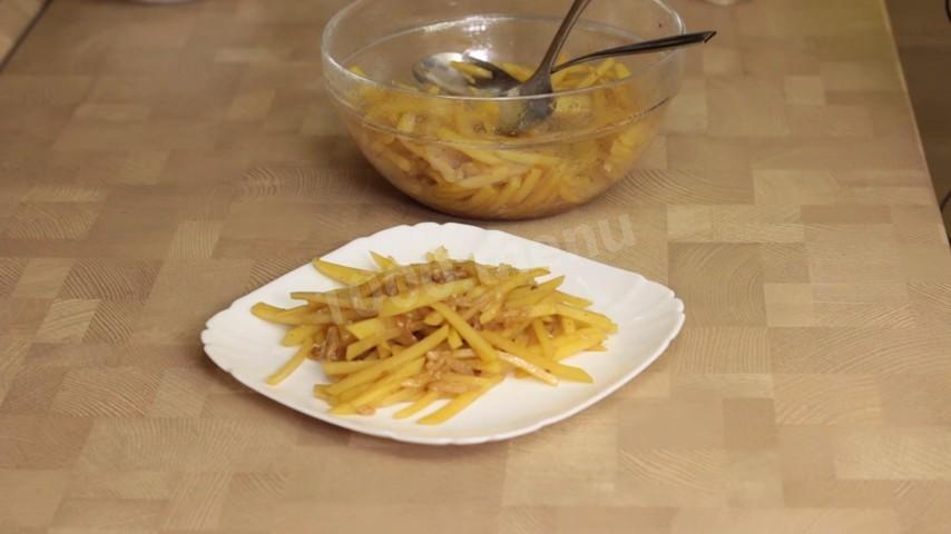 Шаг 8 приготовления Корейский картофельный салат Камди ча