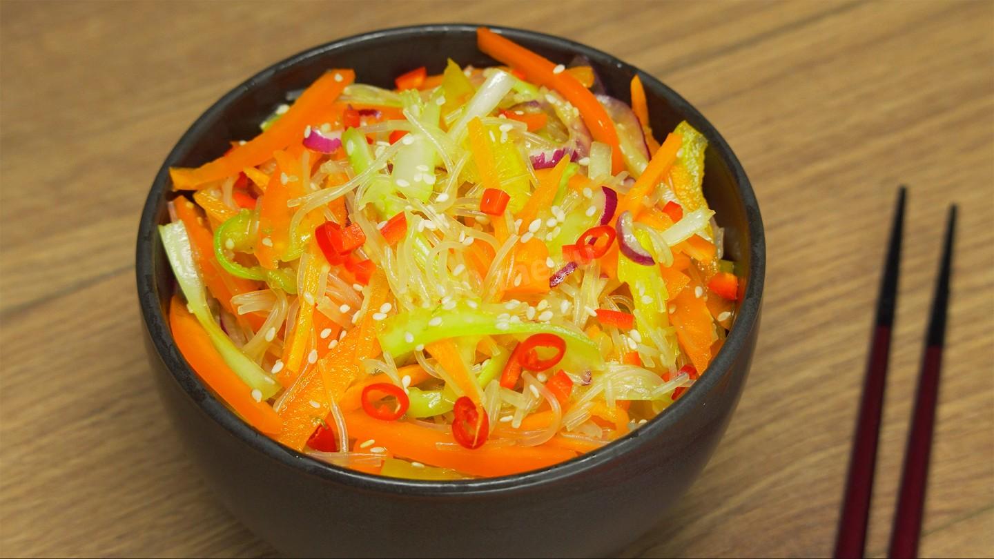 Обложка рецепта Фунчоза со свежими овощами по-корейски