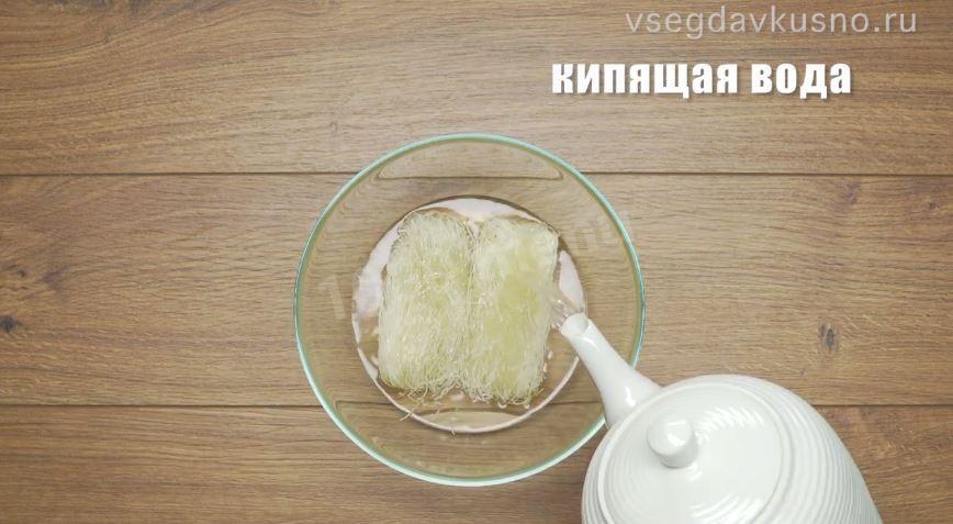 Шаг 1 приготовления Фунчоза со свежими овощами по-корейски