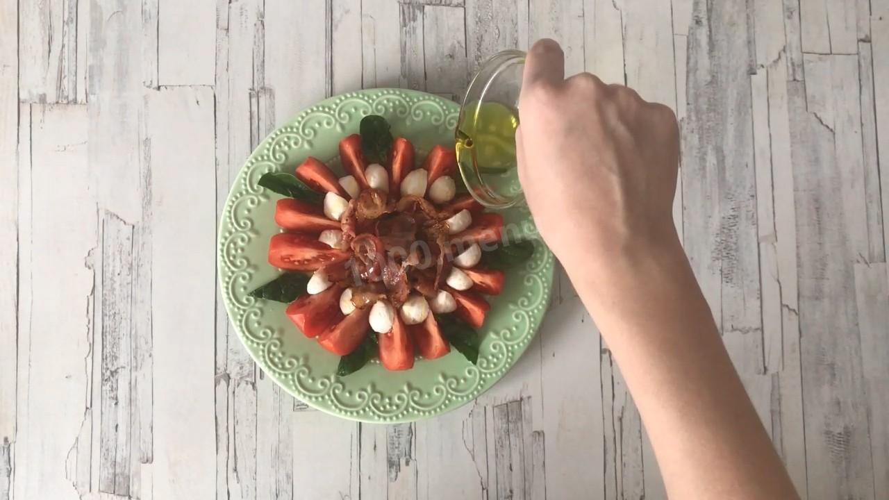 Шаг 7 приготовления Салат с жареным беконом сыром и помидорами