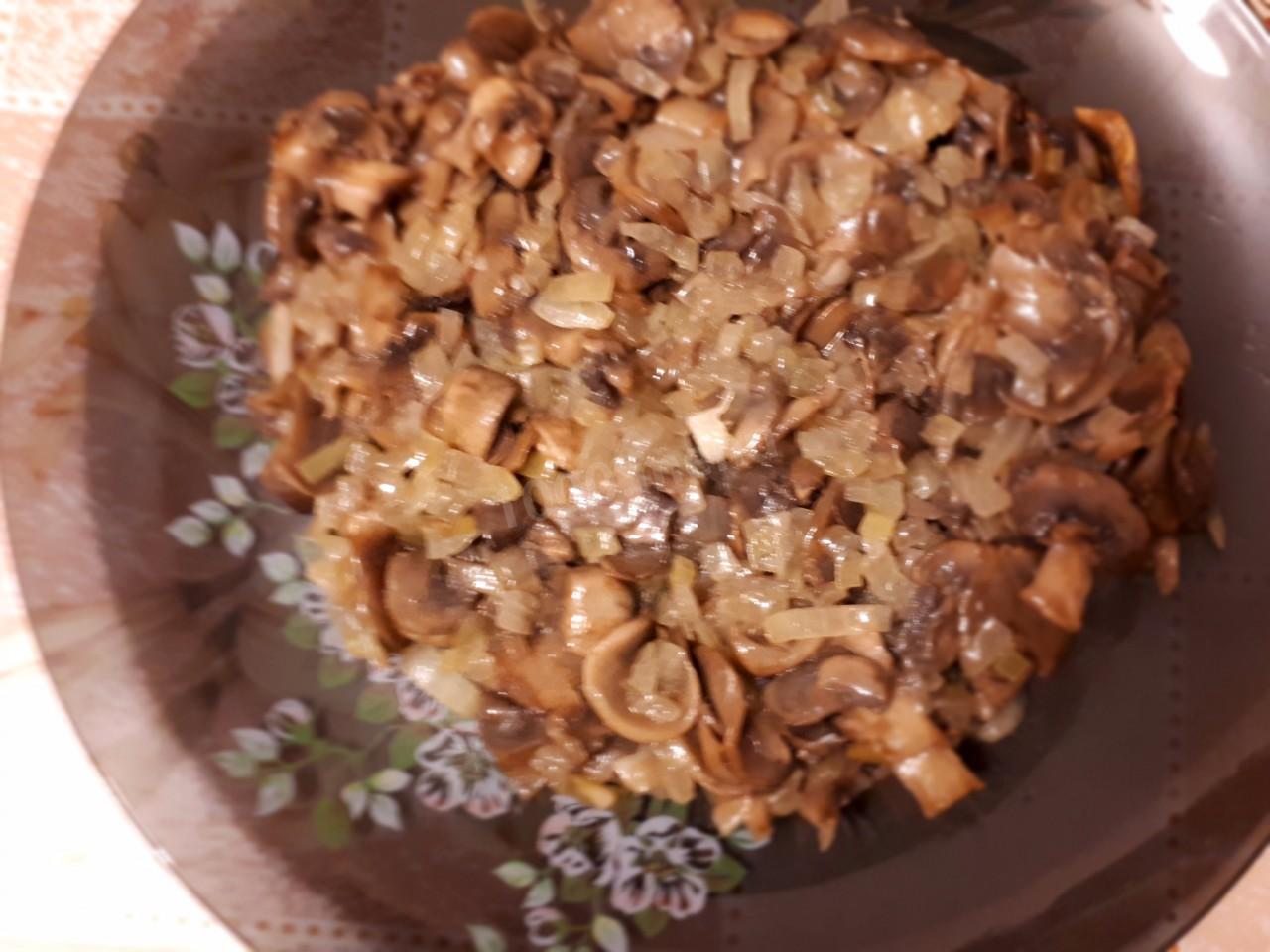 Шаг 4 приготовления Салат с копченой курицей Муж любимый