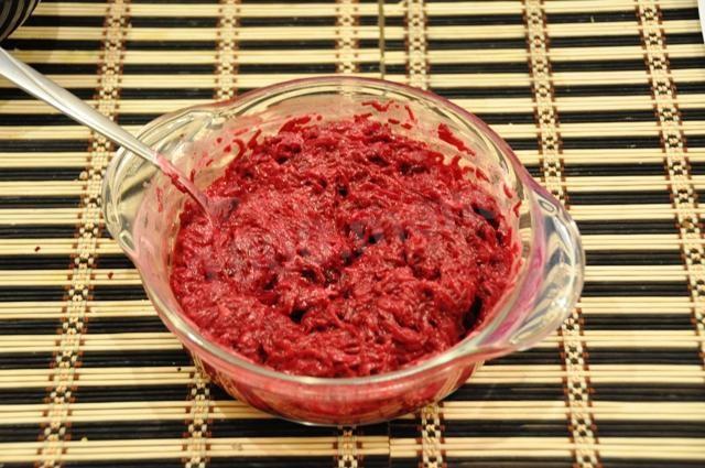 Шаг 15 приготовления Салат Букет роз блины с курицей, грибы и корейская морковь