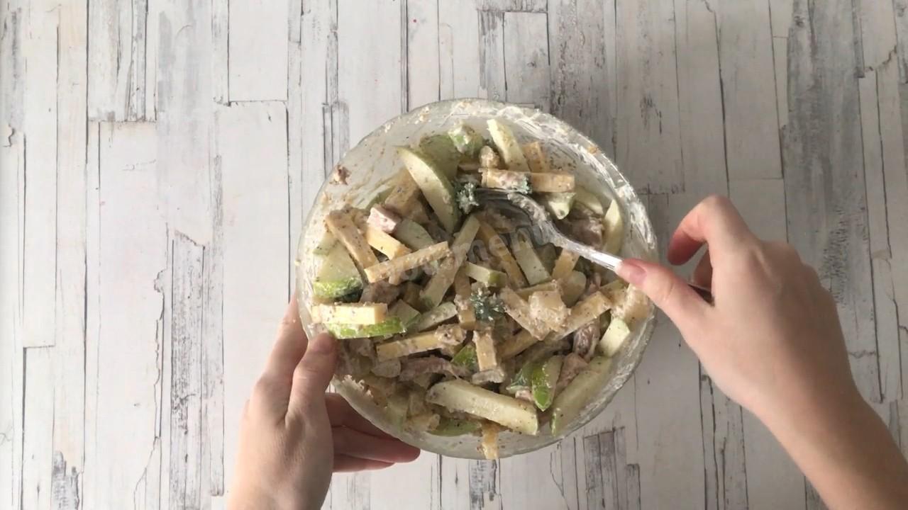 Шаг 9 приготовления Салат с копченой индейкой и фруктами