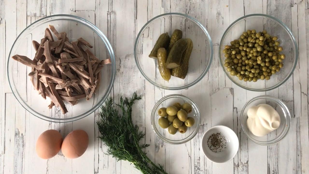 Шаг 1 приготовления Салат с языком и солеными огурцами