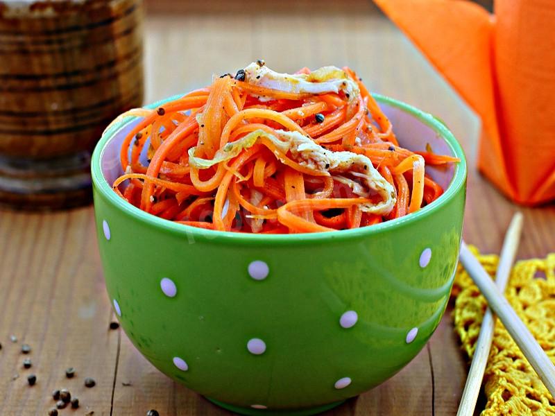 Обложка рецепта Салат корейский из копченой курицы и моркови