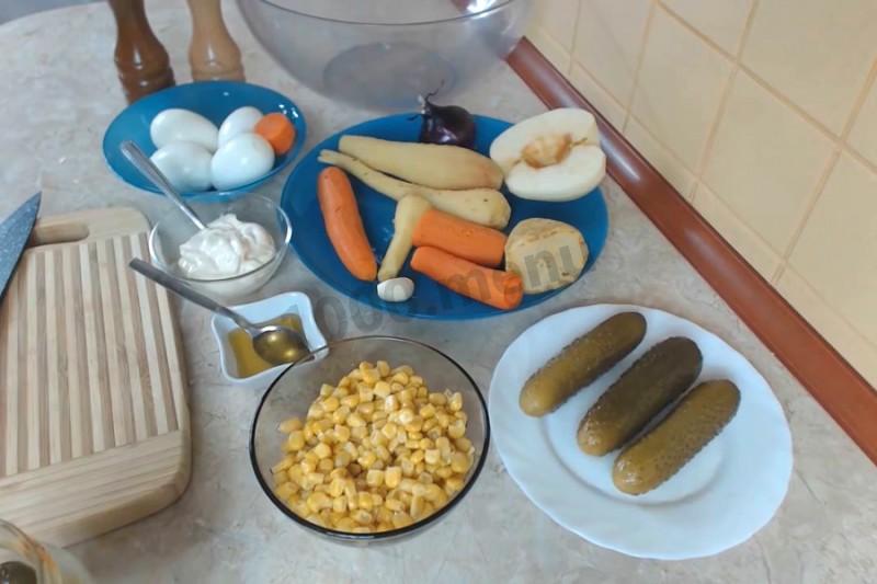 Шаг 1 приготовления Салат Петух без мяса