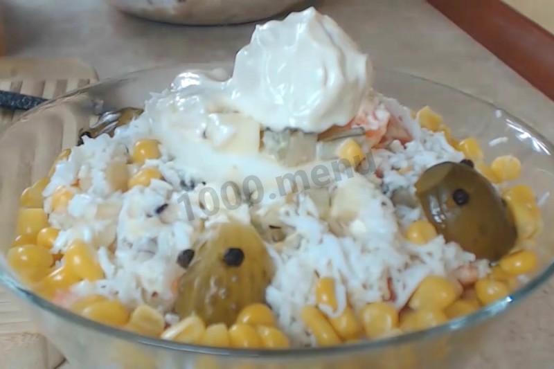 Шаг 10 приготовления Салат Петух без мяса