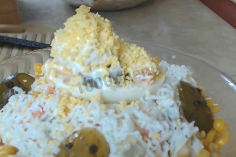 Шаг 11 приготовления Салат Петух без мяса