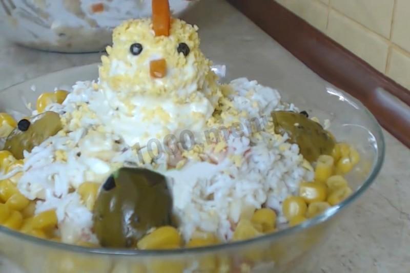 Шаг 12 приготовления Салат Петух без мяса