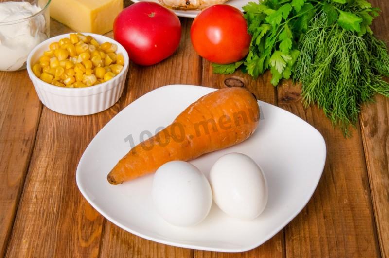 Шаг 3 приготовления Салат Петух с курицей и твердым сыром
