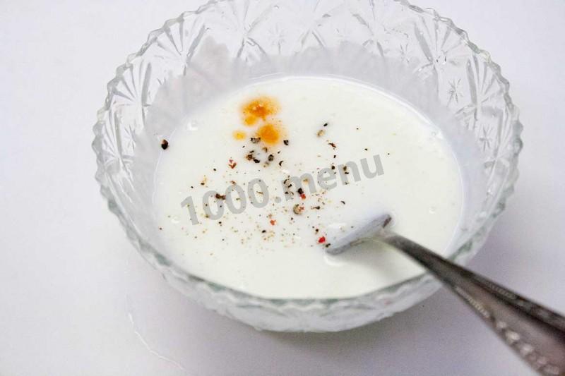 Шаг 9 приготовления Салат с перчинкой кукурузой и оливками