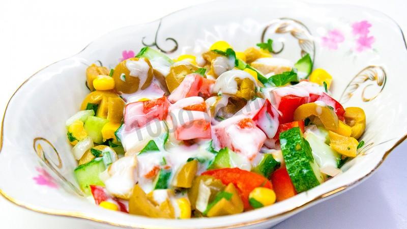Обложка рецепта Салат с перчинкой кукурузой и оливками