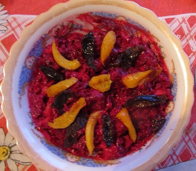 Обложка рецепта Свекольный салат с курагой и черносливом