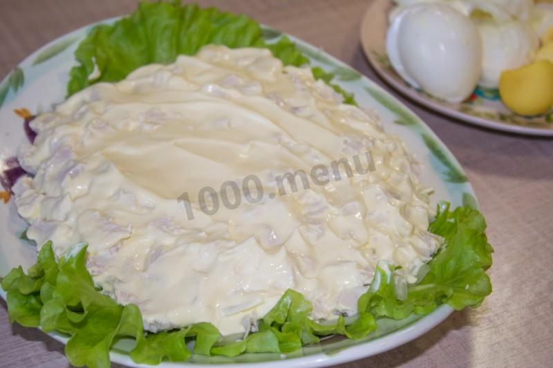 Шаг 11 приготовления Салат Мужской каприз с копченой курицей