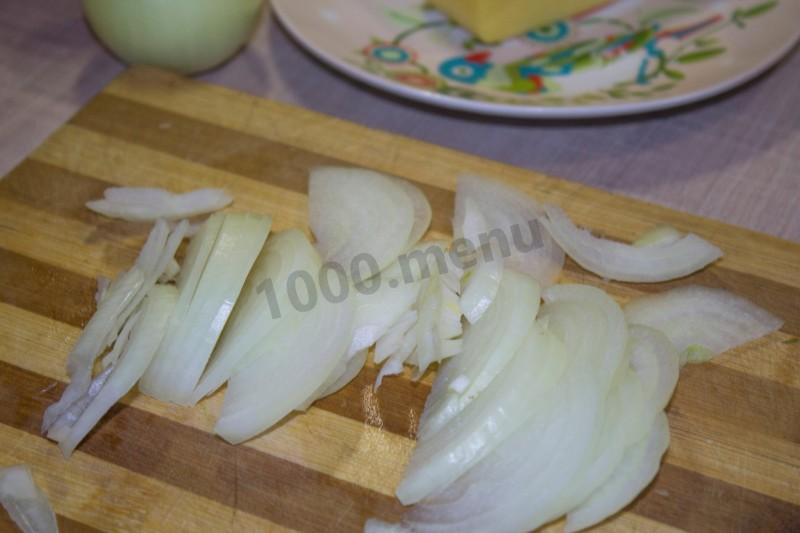 Шаг 3 приготовления Салат Мужской каприз с копченой курицей