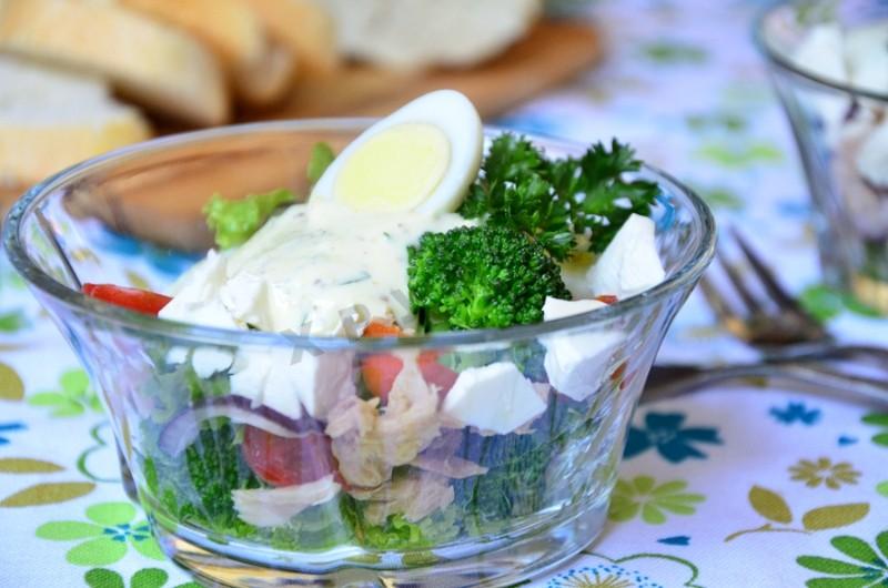 Обложка рецепта Салат с брокколи и консервированным тунцом