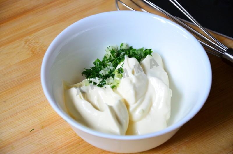 Шаг 7 приготовления Салат со свеклой, сыром и сельдью