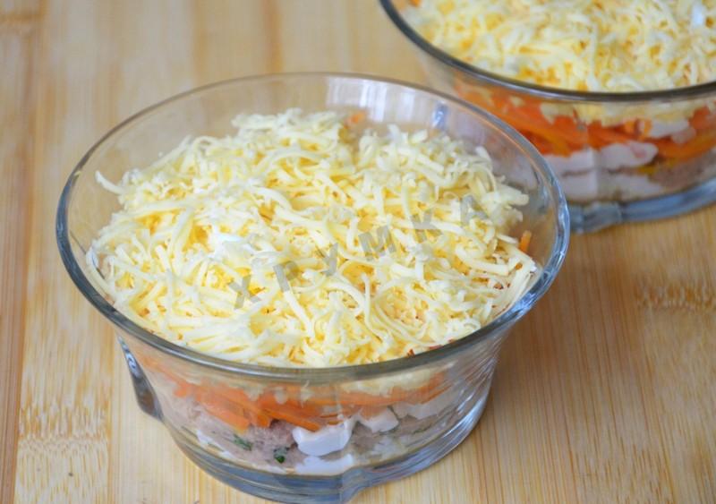 Шаг 7 приготовления Салат с тунцом и корейской морковью