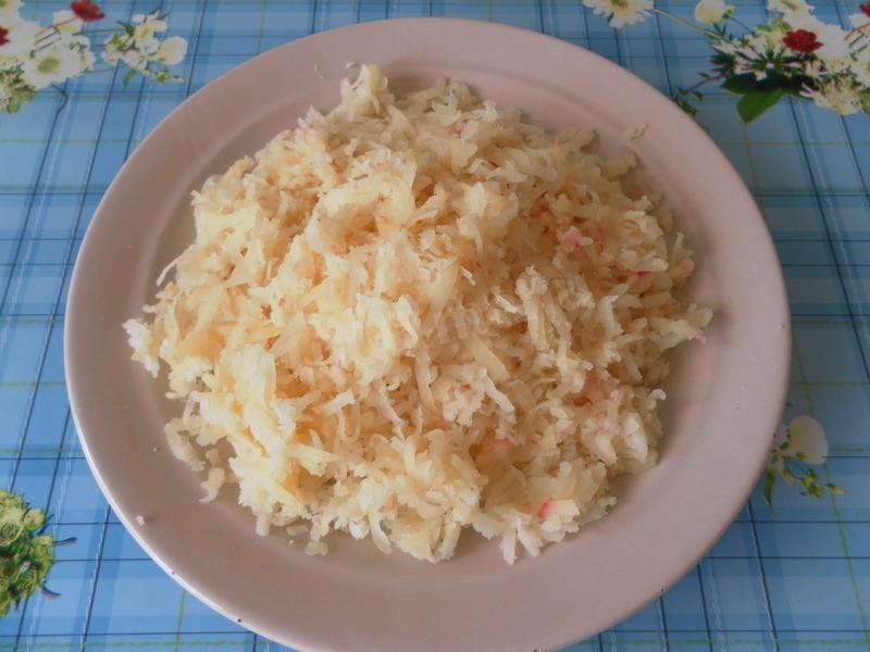 Шаг 12 приготовления Классический салат сельдь под шубой с яйцом