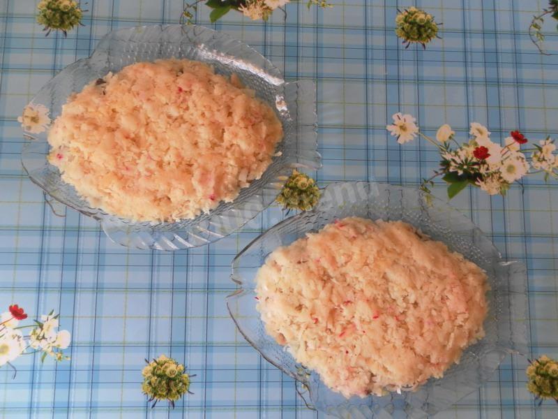 Шаг 13 приготовления Классический салат сельдь под шубой с яйцом