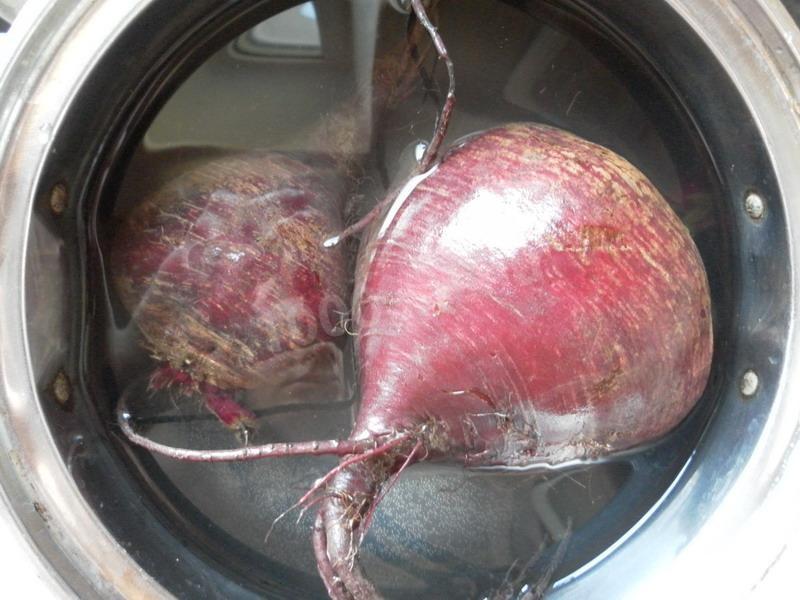 Шаг 2 приготовления Классический салат сельдь под шубой с яйцом