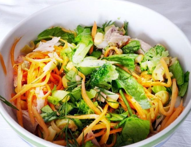 Обложка рецепта Салат с тунцом консервированным и кукурузой