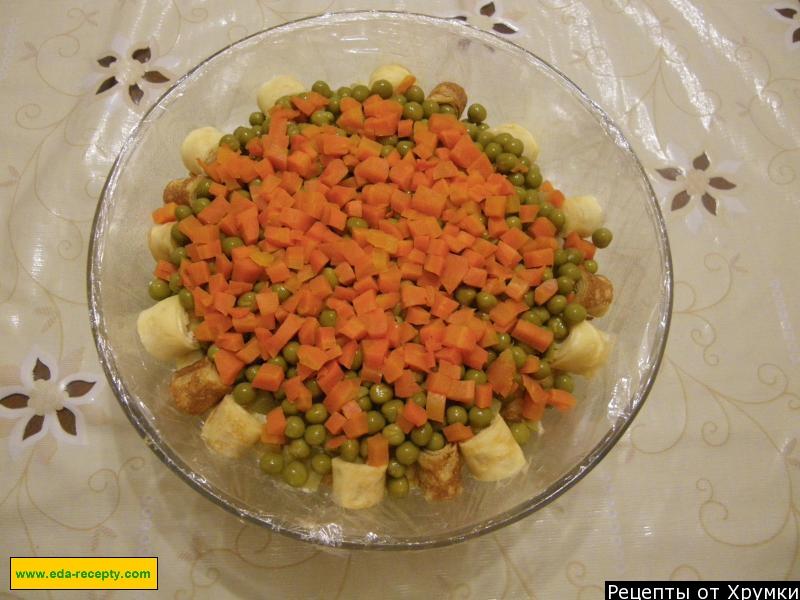 Шаг 6 приготовления Салат с блинами и курицей Розы для любимого