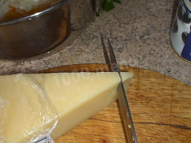 Шаг 5 приготовления Салат Морской бриз кальмары, креветки, перец, пармезан