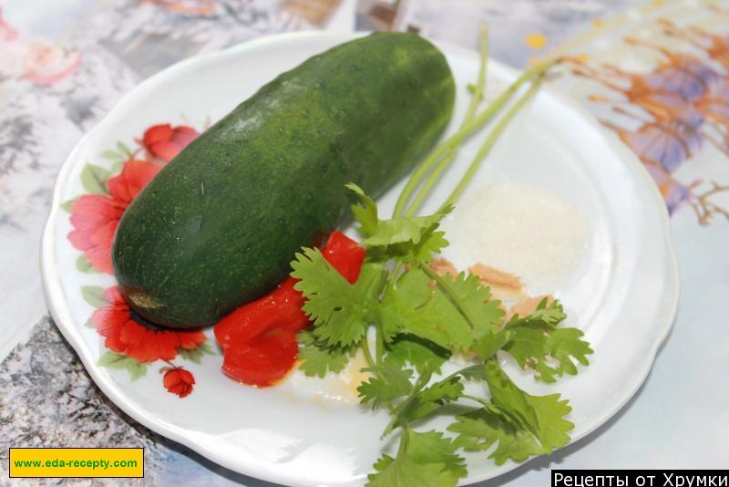 Шаг 1 приготовления Салат из огурцов с фисташками