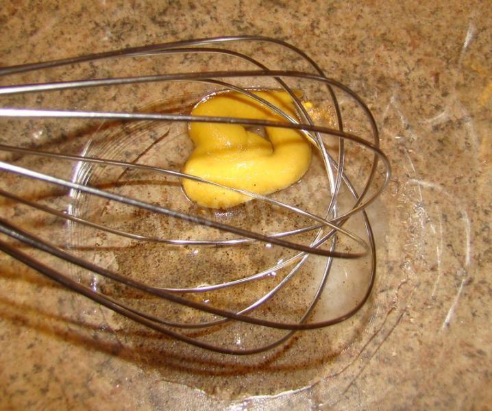 Шаг 2 приготовления Салат из рукколы с горчицей и грецкими орехами