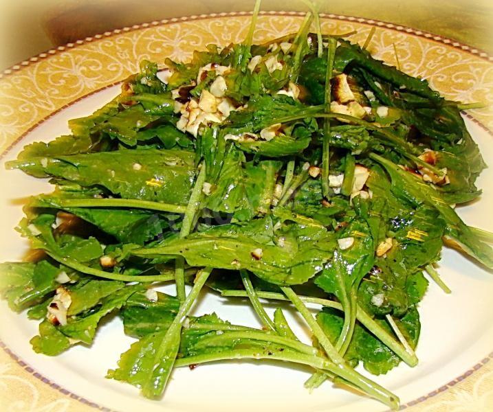 Обложка рецепта Салат из рукколы с горчицей и грецкими орехами