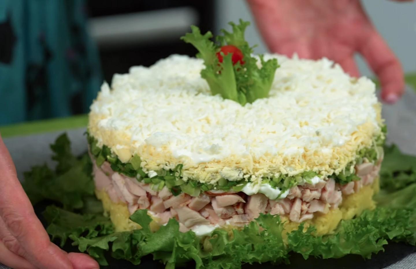 Шаг 15 приготовления Слоеный салат Невеста с копченой курицей