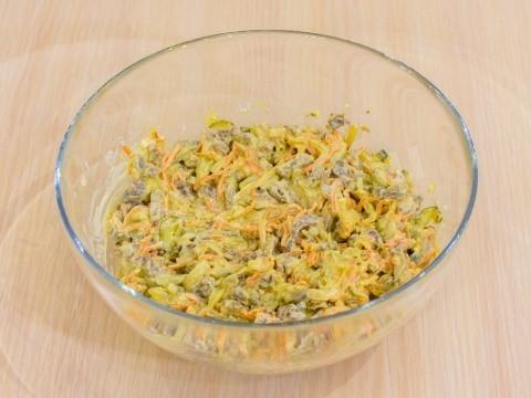 Шаг 10 приготовления Новогодний салат Кость в Год Собаки