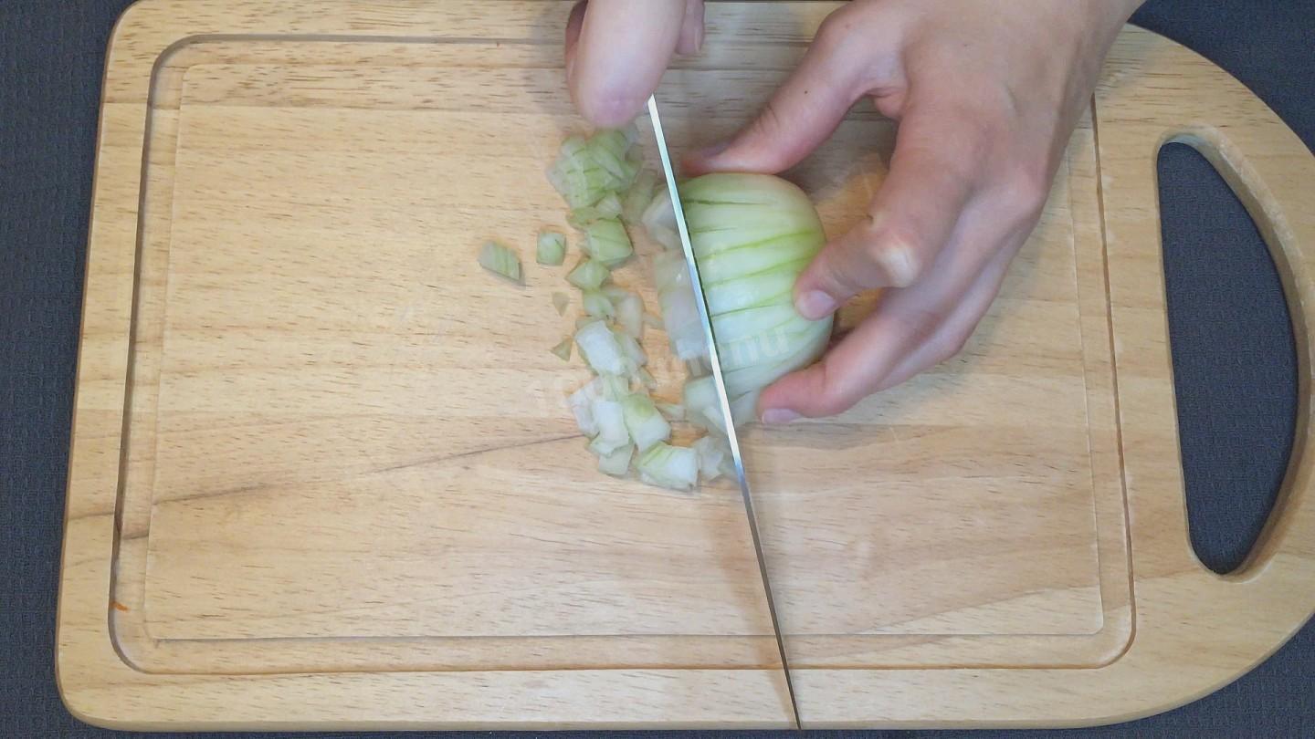 Шаг 8 приготовления Картофельный салат с болгарским перцем и оливками