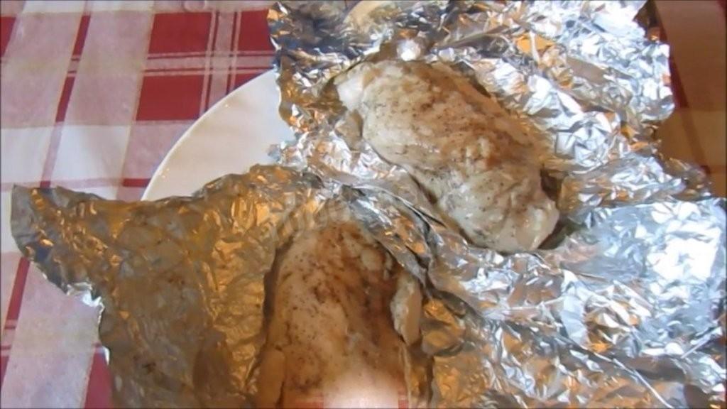 Шаг 2 приготовления Салат с молодой капустой огурцом и курицей