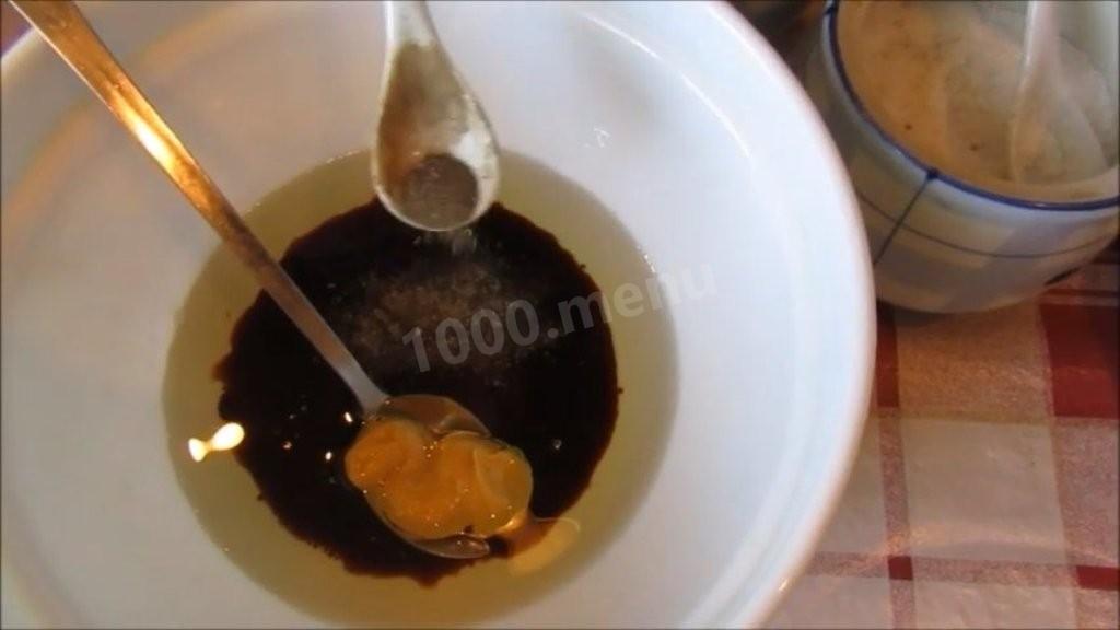 Шаг 3 приготовления Салат с молодой капустой огурцом и курицей