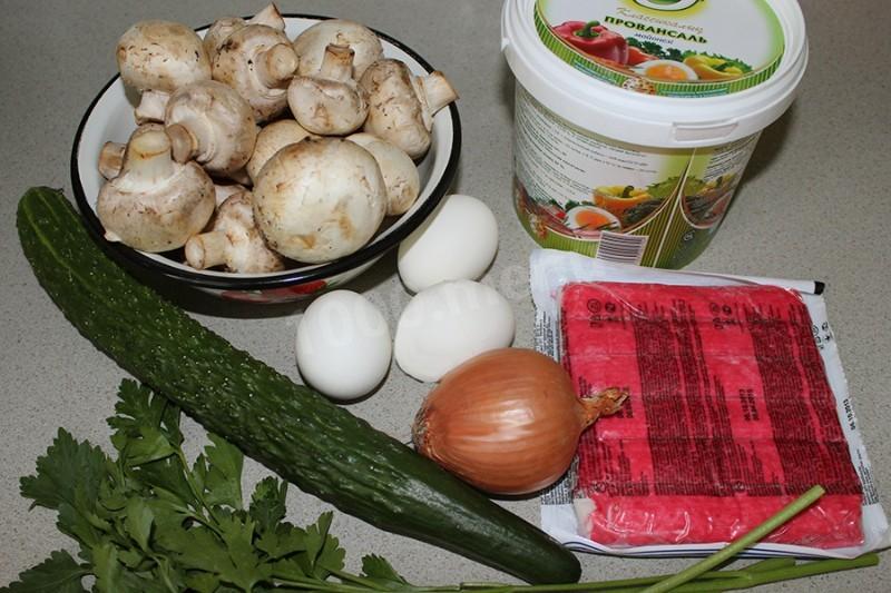 Шаг 1 приготовления Салат с крабовыми палочками, огурцами и шампиньонами