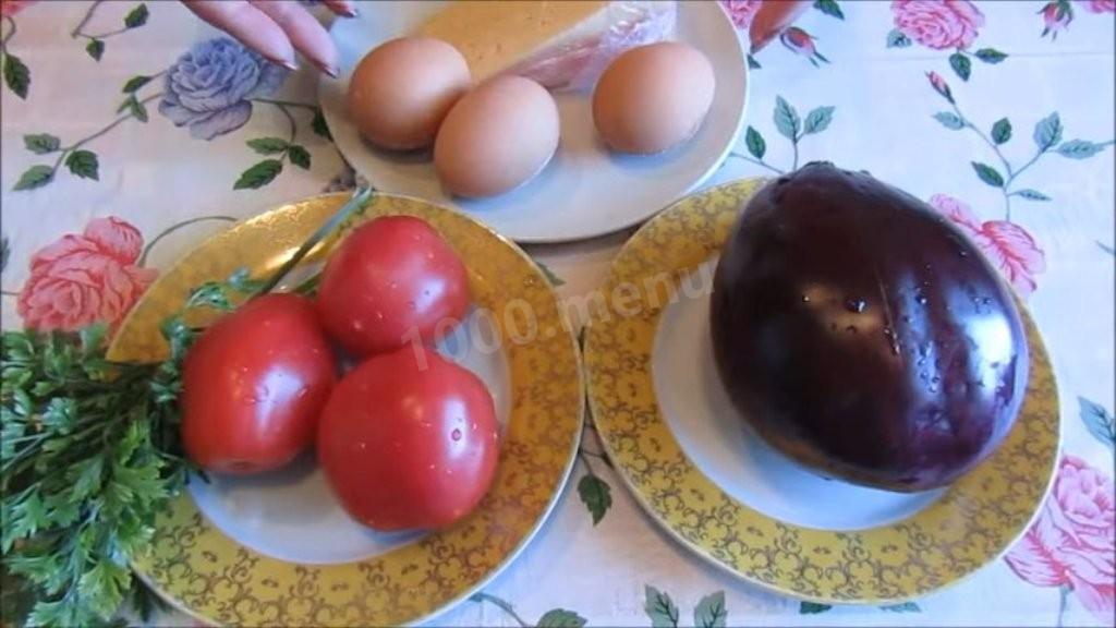 Шаг 1 приготовления Салат Загадка с помидорами сыром и баклажанами