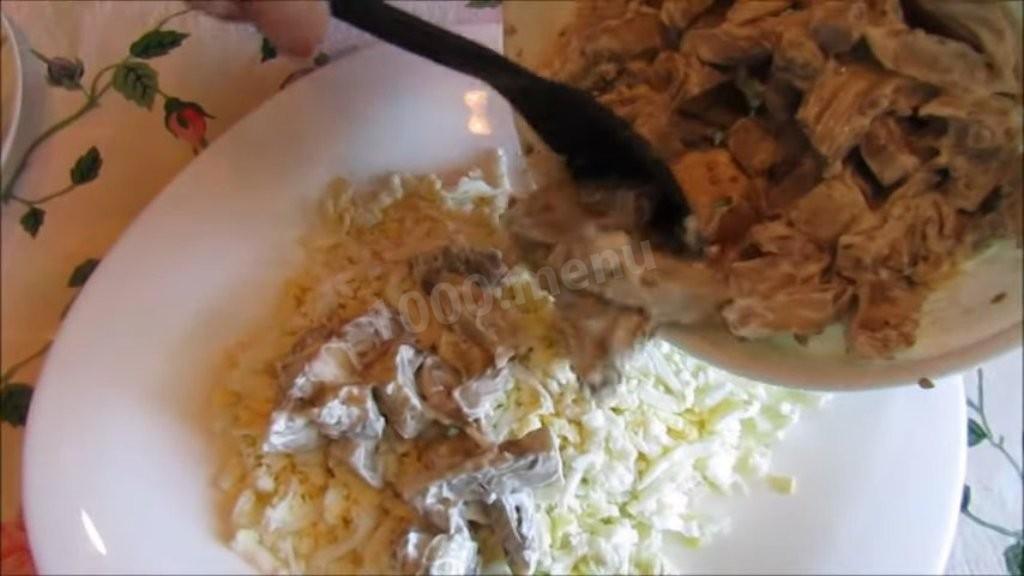 Шаг 4 приготовления Салат Загадка с помидорами сыром и баклажанами