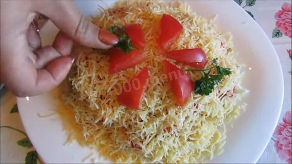 Шаг 6 приготовления Салат Загадка с помидорами сыром и баклажанами