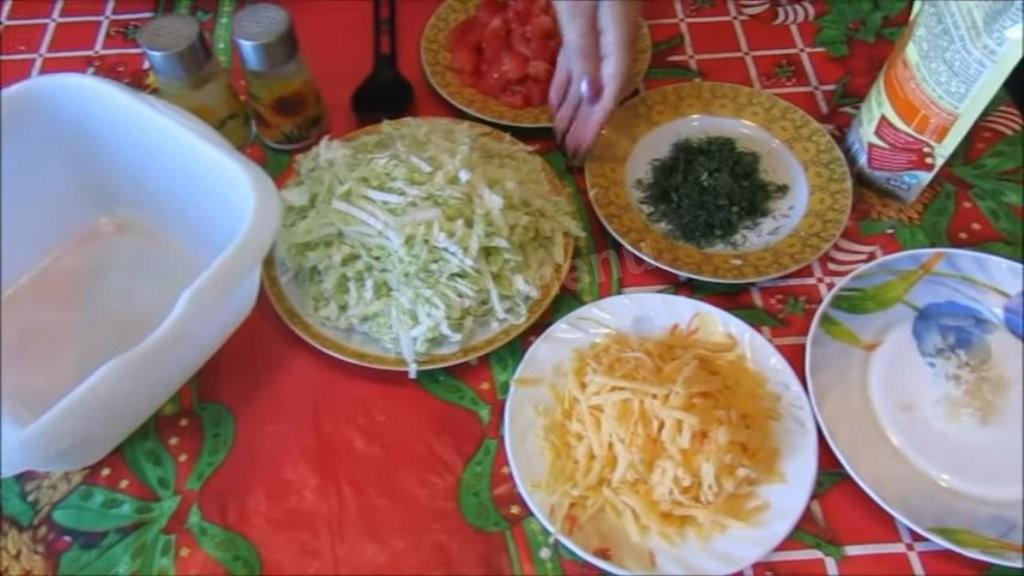 Шаг 2 приготовления Салат с пекинкой, сыром, помидорами