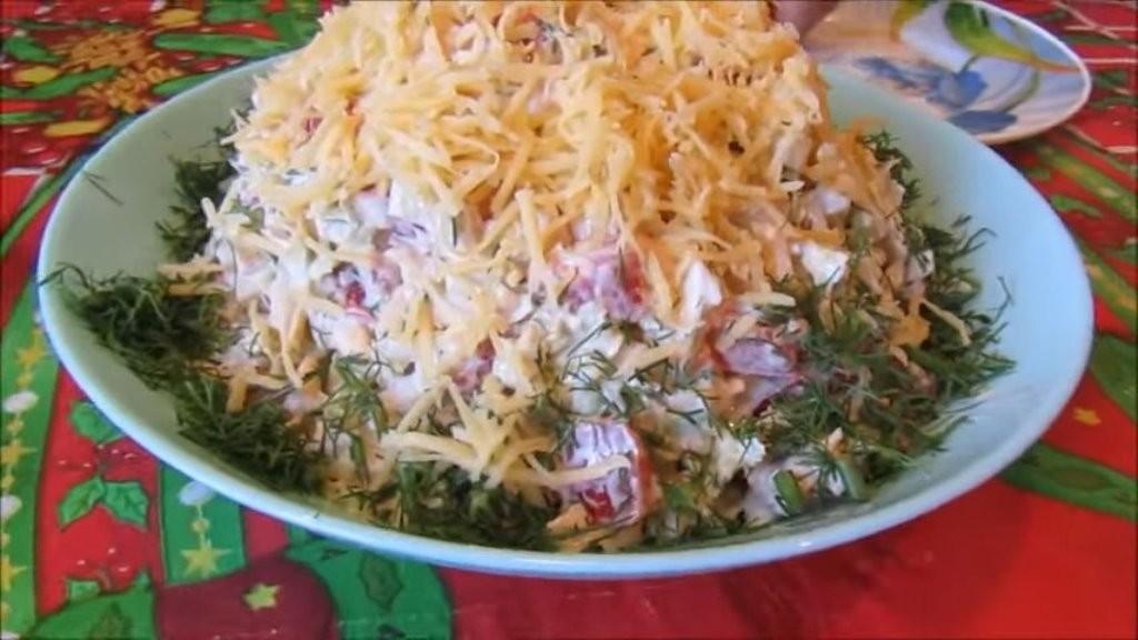Шаг 4 приготовления Салат с пекинкой, сыром, помидорами