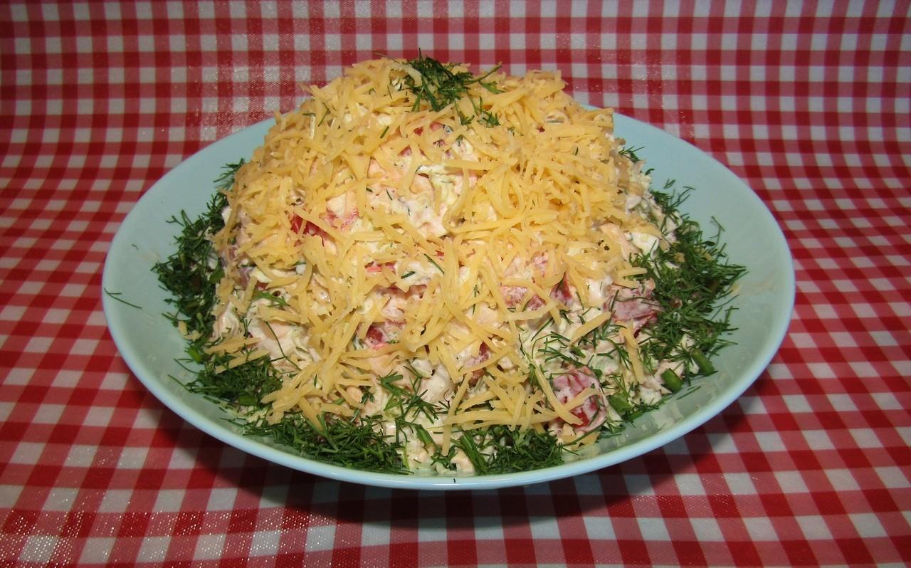 Обложка рецепта Салат с пекинкой, сыром, помидорами