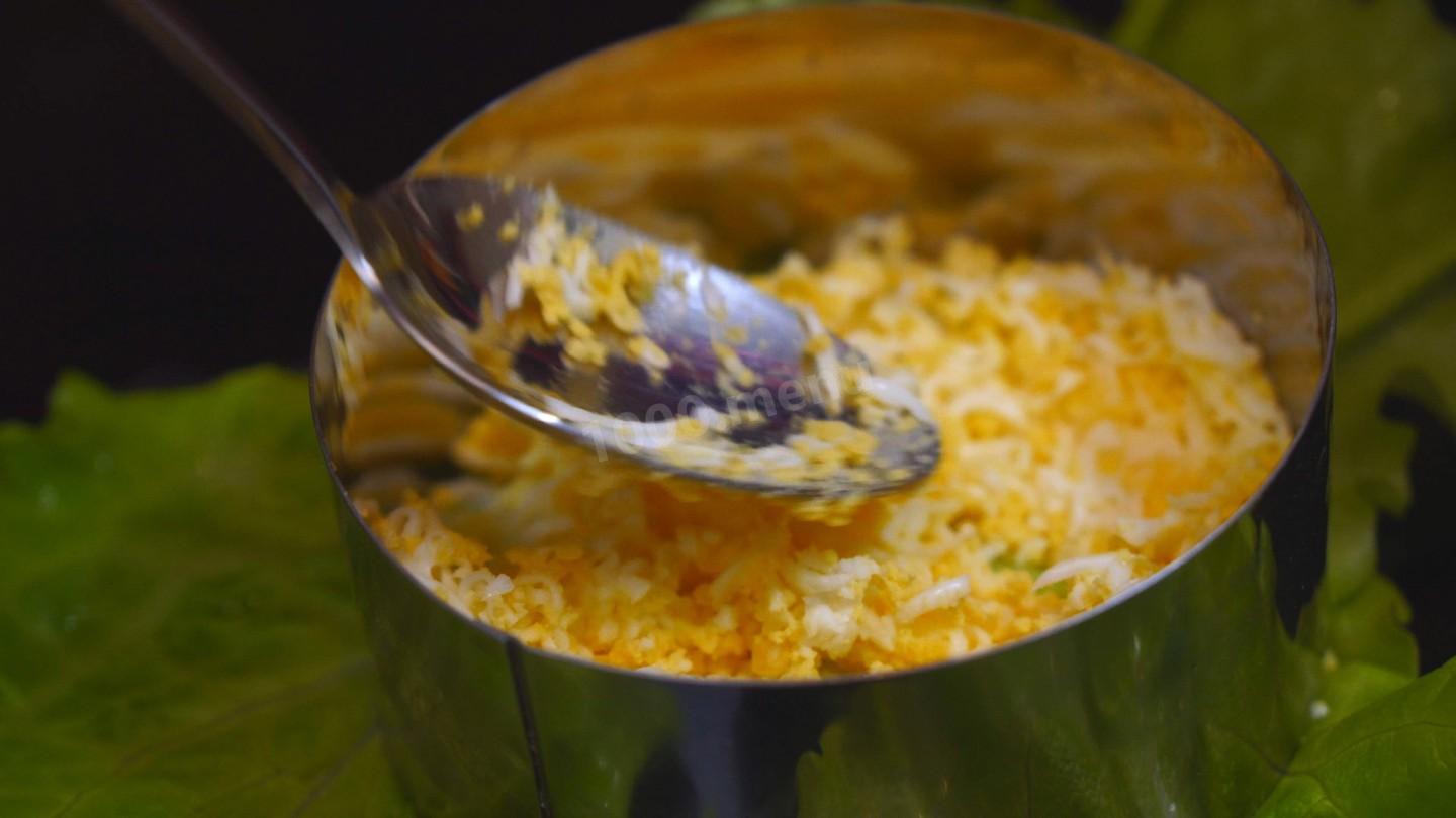 Шаг 11 приготовления Куриные салаты с сыром и томатами