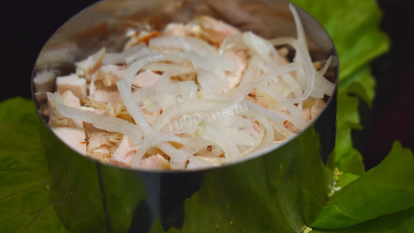 Шаг 15 приготовления Куриные салаты с сыром и томатами