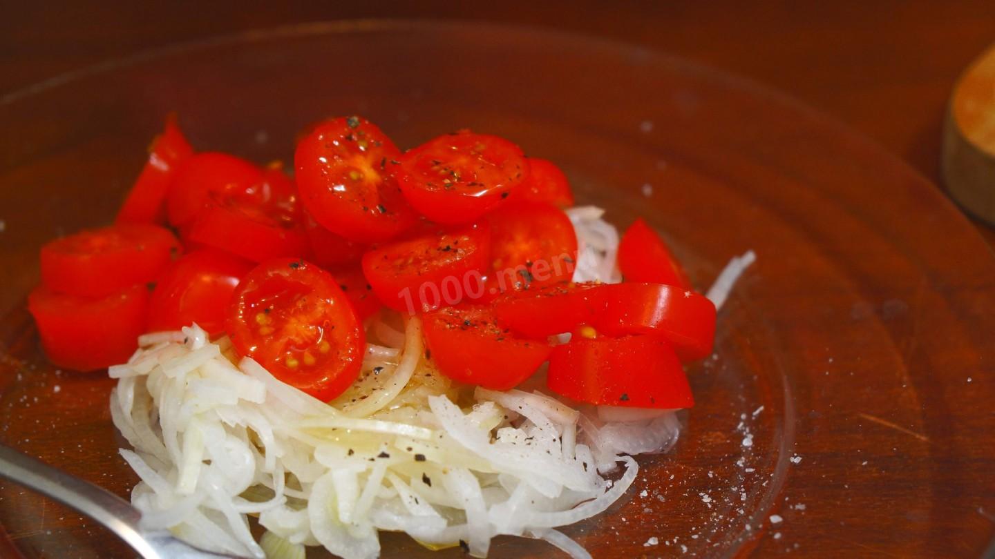 Шаг 18 приготовления Куриные салаты с сыром и томатами
