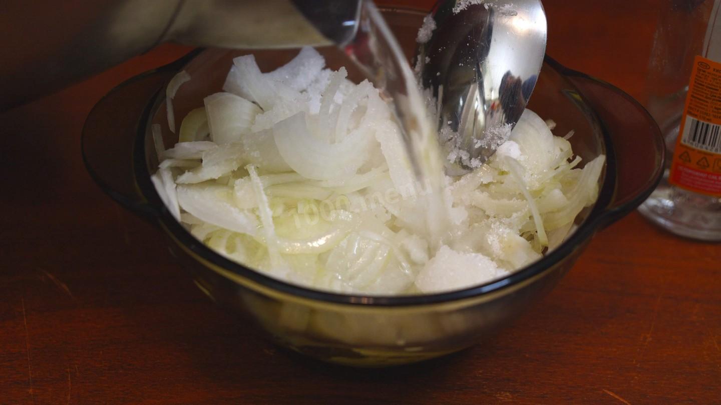 Шаг 5 приготовления Куриные салаты с сыром и томатами